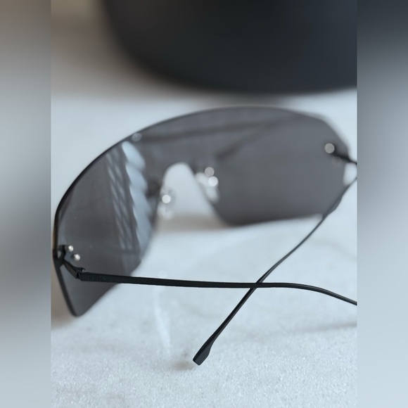 Sunglasses FENDI
FE4121US 02A 00-0, black, unisex. main image 4
